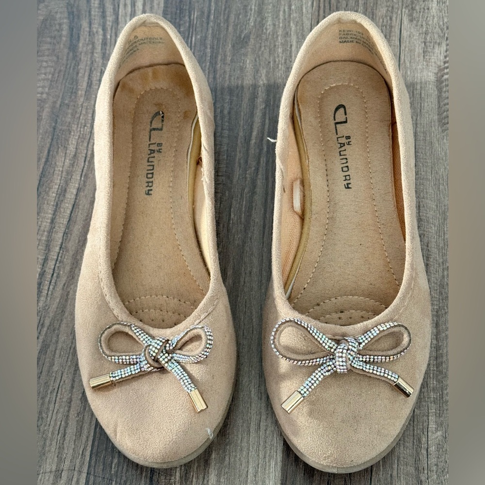 ⚠️CL Flats with Bow⚠️